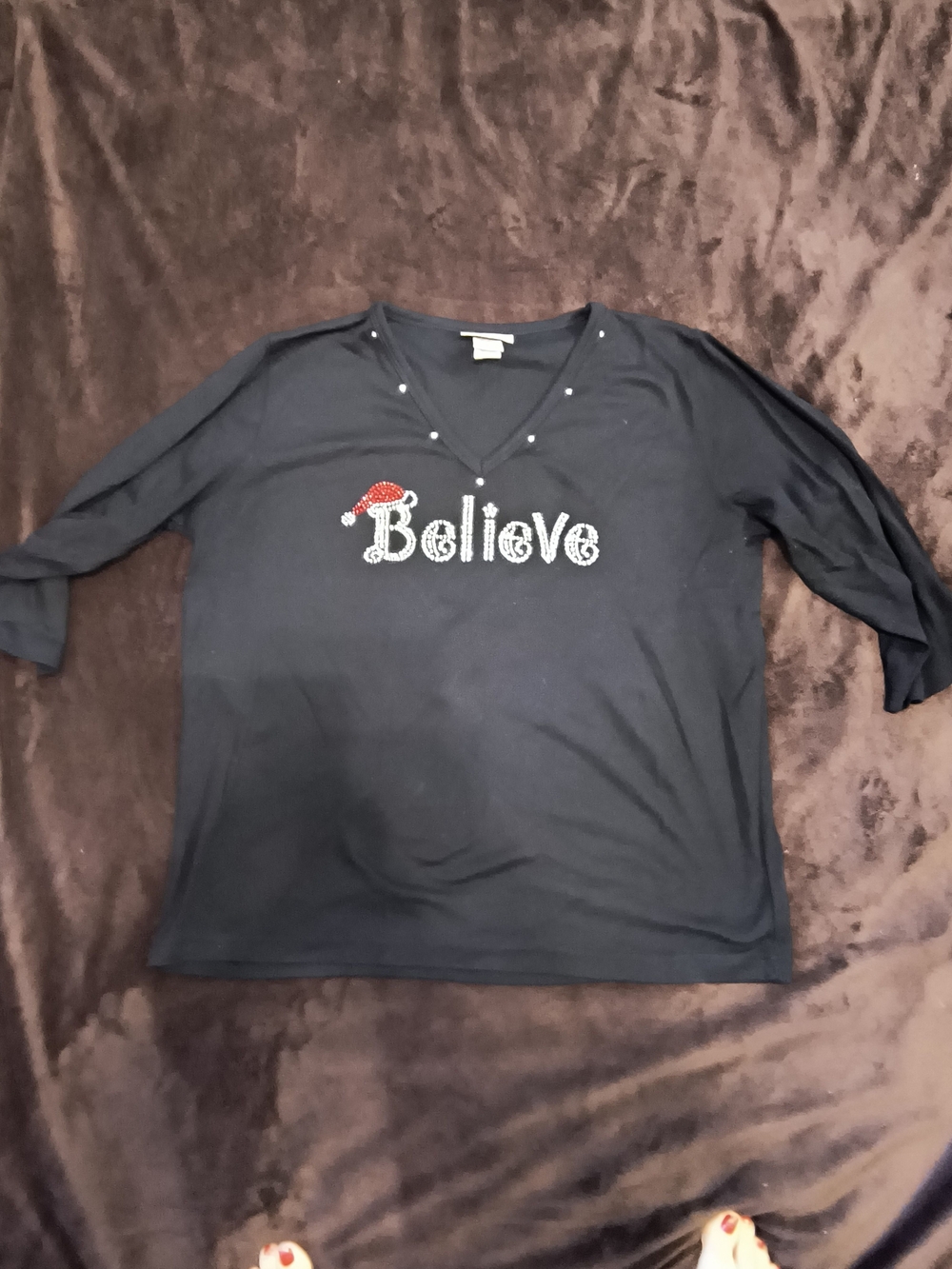 Women's Black 'Believe' Rhinestone V-Neck Holiday Top